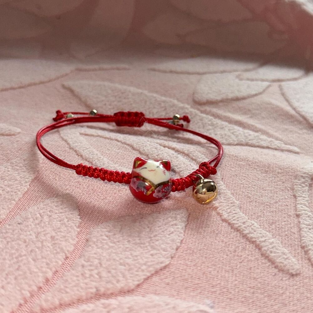Red Porcelean Lucky Cat Japanese Bracelet - Picture 2 of 4